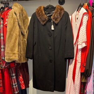 Vintage 40s/50s Black Cashmere Coat with Fur Collar